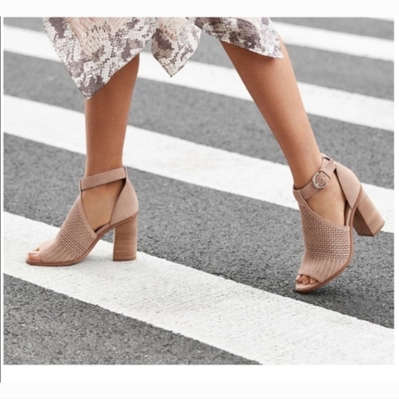 Chic Marc Fisher Suede Block Heel Sandals - Picture 12 of 12